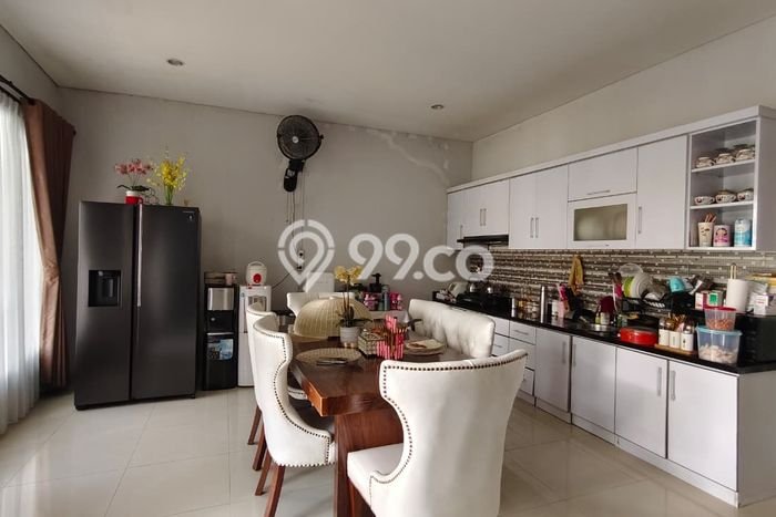 Rumah Mewah LB 212m2 Siap Pakai Desain Elegan di Ulujami, Jakarta Selatan Rumah Mewah LB 212m2 Siap Pakai Desain Elegan di Ulujami, Jakarta Selatan