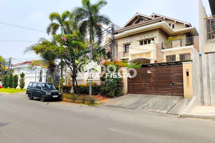 Ready to Use! Premium House LT 450m2 Desain Modern di Puri Indah Ready to Use! Premium House LT 450m2 Desain Modern di Puri Indah