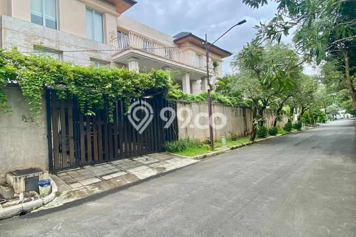 Disewakan Rumah Nyaman LT 1000m2 / LB 1100m2 di Joglo, Jakarta Barat Disewakan Rumah Nyaman LT 1000m2 / LB 1100m2 di Joglo, Jakarta Barat