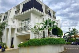 Rumah Elit LB 300m2 Siap Pakai Desain Elegan di Meruya, Jakarta Barat Rumah Elit LB 300m2 Siap Pakai Desain Elegan di Meruya, Jakarta Barat