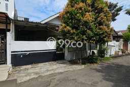 Tanah Dijual Lokasi Strategis di Jakarta Selatan dengan Luas 200m2 Tanah Dijual Lokasi Strategis di Jakarta Selatan dengan Luas 200m2