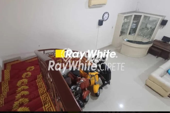 Rumah Mewah LB 540m2 Siap Huni Desain Elegan di Srengseng, Jakarta Barat Rumah Mewah LB 540m2 Siap Huni Desain Elegan di Srengseng, Jakarta Barat