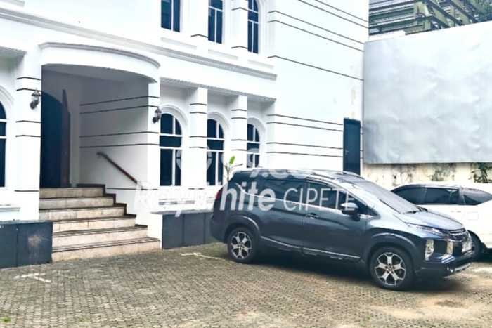 Ruko Dijual Lokasi Stratagis di Kebayoran Baru Jakarta Selatan Cocok untuk Investasi Ruko Dijual Lokasi Stratagis di Kebayoran Baru Jakarta Selatan Cocok untuk Investasi