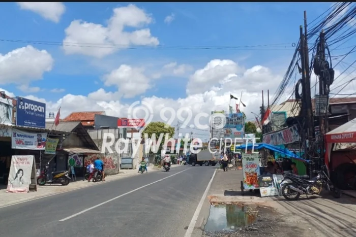 Ruko disewakan di Pondok Aren Tangerang Selatan dengan luas bangunan 576m2 Ruko disewakan di Pondok Aren Tangerang Selatan dengan luas bangunan 576m2