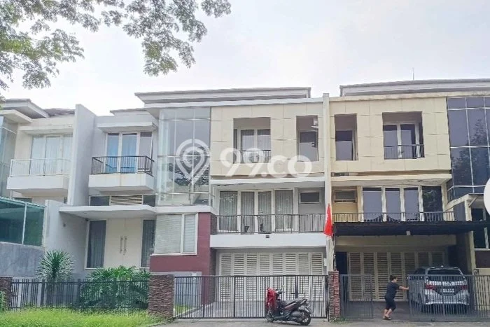 Rumah Luxury Modern Siap Huni di Grand Wisata Bekasi Rumah Luxury Modern Siap Huni di Grand Wisata Bekasi