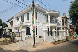 DIJUAL CEPAT! Rumah Nyaman area Cinere, Depok, LT 180m² Bangunan 230m² Bisa Nego! DIJUAL CEPAT! Rumah Nyaman area Cinere, Depok, LT 180m² Bangunan 230m² Bisa Nego!
