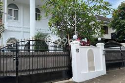 Jual Rumah Mewah Elegan Dengan View Cantik di Pangkalan Jati, Depok Jual Rumah Mewah Elegan Dengan View Cantik di Pangkalan Jati, Depok
