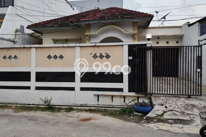BEST DEAL! Rumah di , 2 KM, Dekat Pusat Kota, Luas 240m2m² Bangunan 200m2m² BEST DEAL! Rumah di , 2 KM, Dekat Pusat Kota, Luas 240m2m² Bangunan 200m2m²