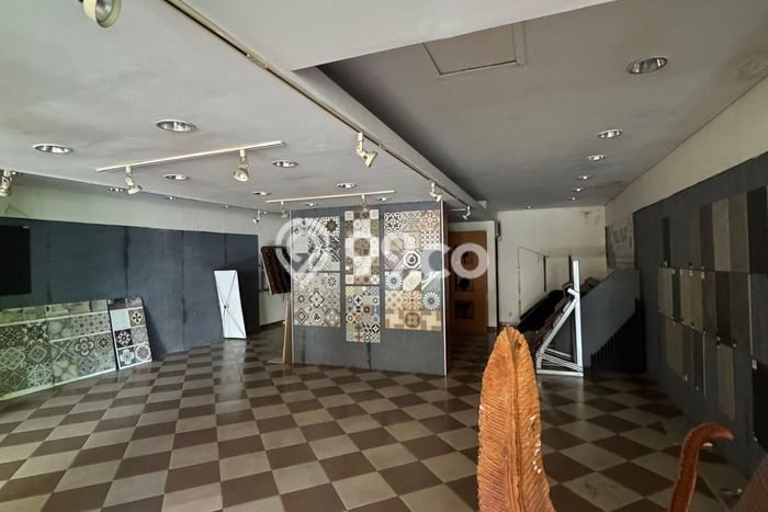 Paling Diincar! Komersial Dijual di Jagalan Harga Kompetitif Paling Diincar! Komersial Dijual di Jagalan Harga Kompetitif