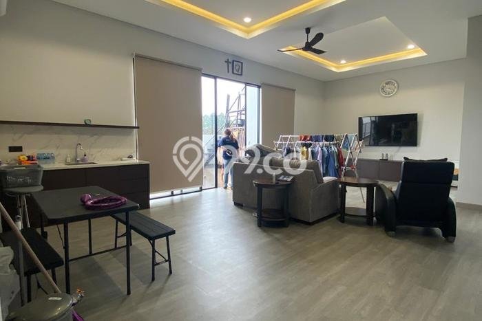 Rumah Elit LB 400m2 Siap Pakai Desain Elegan di Suvarna Sutera, Tangerang Rumah Elit LB 400m2 Siap Pakai Desain Elegan di Suvarna Sutera, Tangerang