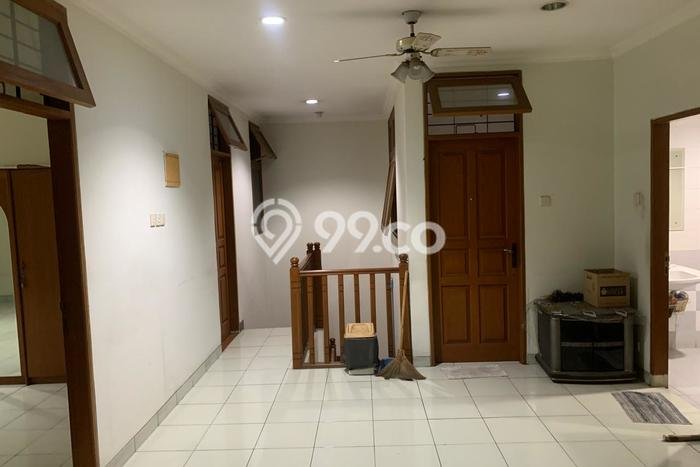 Rumah Mewah LB 270m2 Siap Huni Desain Elegan di Puri Indah, Jakarta Barat Rumah Mewah LB 270m2 Siap Huni Desain Elegan di Puri Indah, Jakarta Barat