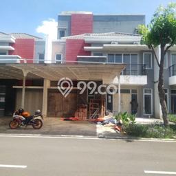 Properti Nyaman 3 KT Luas Tanah 180m² di Green Lake City, Jakarta Barat Properti Nyaman 3 KT Luas Tanah 180m² di Green Lake City, Jakarta Barat