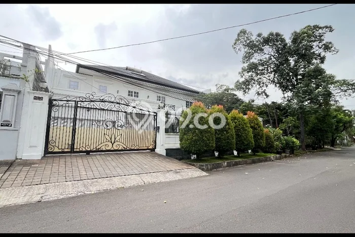 Dijual Rumah Premium dengan Fasilitas Sekitar Komplit di Kebon Jeruk, Jakarta Barat Dijual Rumah Premium dengan Fasilitas Sekitar Komplit di Kebon Jeruk, Jakarta Barat
