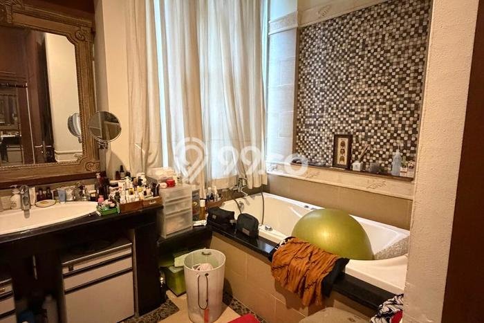 Best Deal Hunian Mewah Ideal dan Luas di Kebayoran Lama, Jakarta Selatan Best Deal Hunian Mewah Ideal dan Luas di Kebayoran Lama, Jakarta Selatan