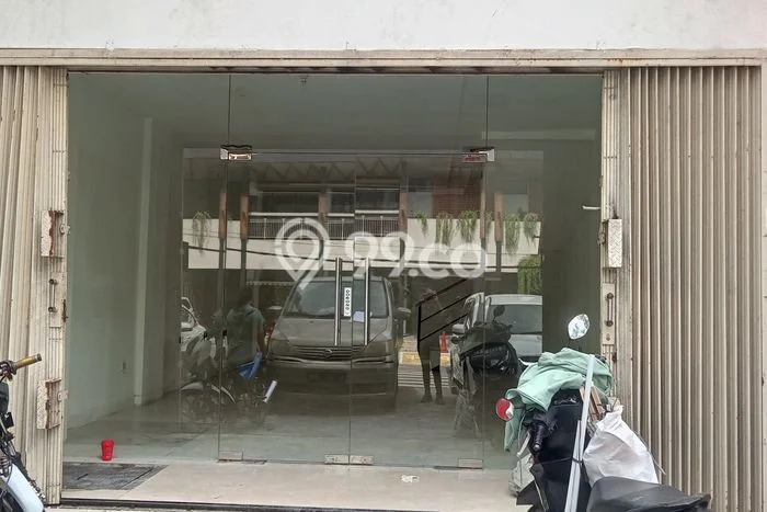 Ruko untuk Disewa di Pusat Tangerang Selatan Luas Bangunan 150m2 Ruko untuk Disewa di Pusat Tangerang Selatan Luas Bangunan 150m2
