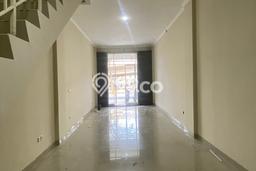 Ruko Siap Pakai Kawasan Green Lake City, Luas 286m², Area Bisnis, Akses Bagus Ruko Siap Pakai Kawasan Green Lake City, Luas 286m², Area Bisnis, Akses Bagus