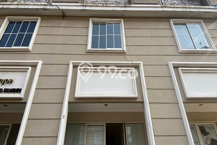 AREA BERKEMBANG! Ruko For Rent di Green Lake City, Luas 286m², Ready Usaha AREA BERKEMBANG! Ruko For Rent di Green Lake City, Luas 286m², Ready Usaha