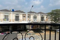 Rumah di Green Lake City, 3 KT, Lingkungan Nyaman Rumah di Green Lake City, 3 KT, Lingkungan Nyaman
