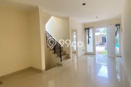 HUNIAN PILIHAN! Rumah di Green Lake City, 2 KM, Area Strategis, Luas 90m² Bangunan 100m² HUNIAN PILIHAN! Rumah di Green Lake City, 2 KM, Area Strategis, Luas 90m² Bangunan 100m²