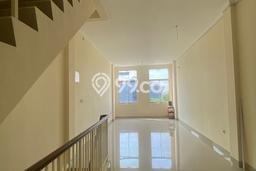 Ruko Kawasan Bisnis Kawasan Green Lake City, Luas 286m², Siap Usaha Ruko Kawasan Bisnis Kawasan Green Lake City, Luas 286m², Siap Usaha