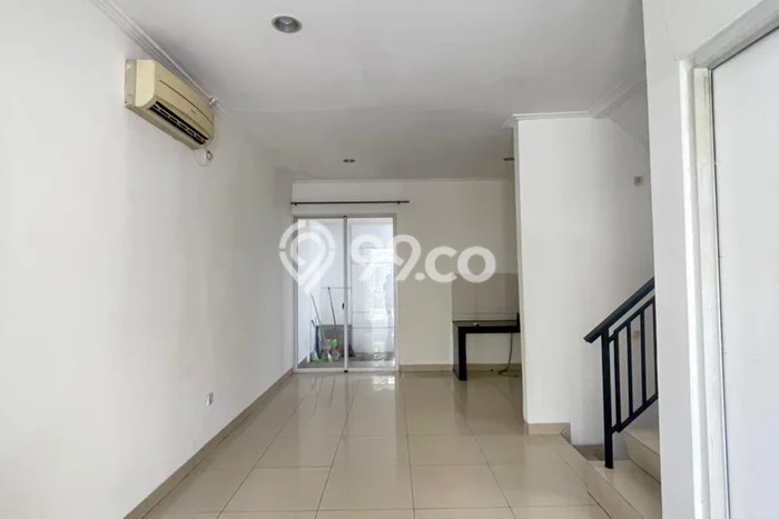 Disewakan! Rumah 3 Kamar Tidur &
3 Kamar Mandi di Green Lake City, Jakarta Barat Disewakan! Rumah 3 Kamar Tidur &
3 Kamar Mandi di Green Lake City, Jakarta Barat