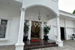 Hunian Modern Disewakan 5 Kamar di Menteng Boleh Nego Hunian Modern Disewakan 5 Kamar di Menteng Boleh Nego