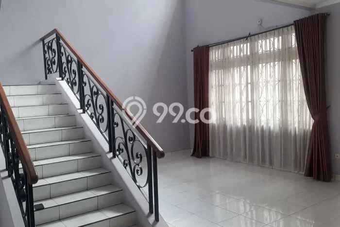 Disewakan! Rumah 3 Kamar Tidur &
4 Kamar Mandi di Kota Wisata, Jakarta Timur Disewakan! Rumah 3 Kamar Tidur &
4 Kamar Mandi di Kota Wisata, Jakarta Timur