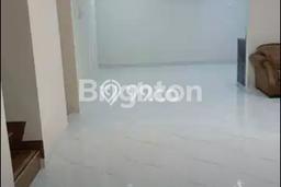PRIME PROPERTY! Rumah di Kota Wisata, 3 KM, Area Premium, Luas 125m² Bangunan 200m² PRIME PROPERTY! Rumah di Kota Wisata, 3 KM, Area Premium, Luas 125m² Bangunan 200m²
