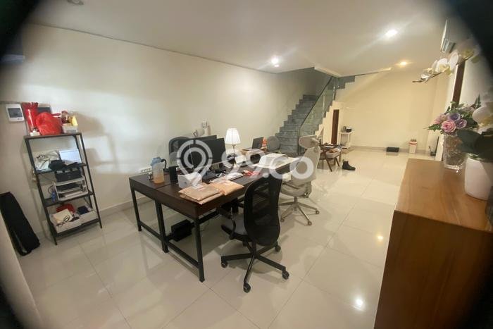 Rumah Mewah LB 250m2 Siap Pakai Desain Elegan di Taman Palem, Jakarta Barat Rumah Mewah LB 250m2 Siap Pakai Desain Elegan di Taman Palem, Jakarta Barat