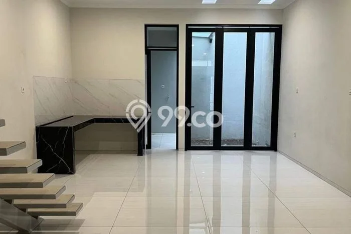 HOT PROPERTY! Rumah Strategis area , LT 106m2m² Bangunan 160m2m² HOT PROPERTY! Rumah Strategis area , LT 106m2m² Bangunan 160m2m²
