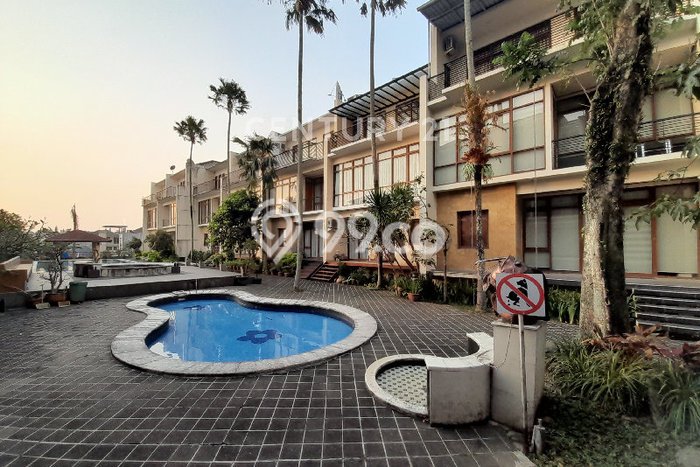 Rumah Elit Modern Tanpa Renovasi di Setra Duta Bandung Rumah Elit Modern Tanpa Renovasi di Setra Duta Bandung