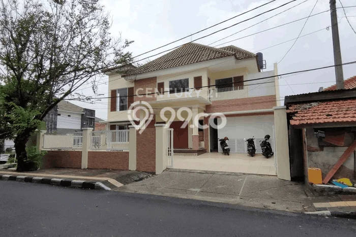 Ready to Use! Premium House LT 297m2 Desain Elegan di Cipaganti Ready to Use! Premium House LT 297m2 Desain Elegan di Cipaganti