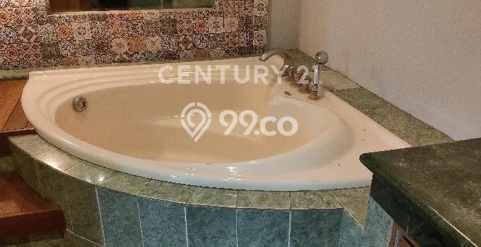 Lokasi terbaik! Rumah siap huni disewakan di Batununggal LB 500m2 Lokasi terbaik! Rumah siap huni disewakan di Batununggal LB 500m2