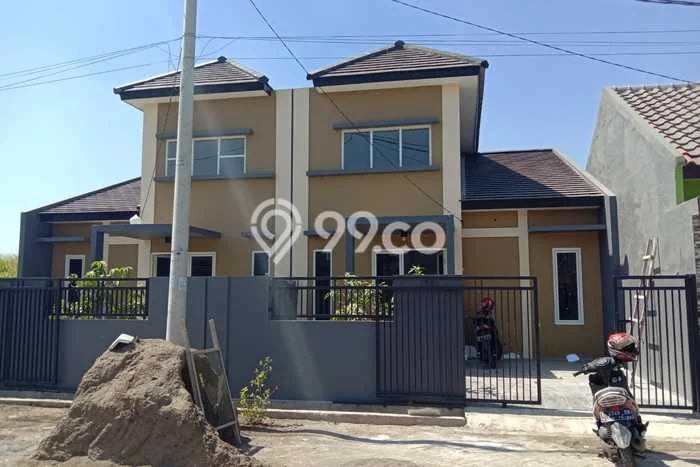 Lokasi strategis! Rumah siap pakai disewakan di Sidoarjo LB 100m2 Lokasi strategis! Rumah siap pakai disewakan di Sidoarjo LB 100m2