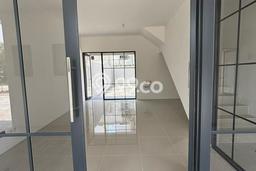 Unit Ruko Disewakan di Surabaya Kota di Area Ramai & Strategis Unit Ruko Disewakan di Surabaya Kota di Area Ramai & Strategis