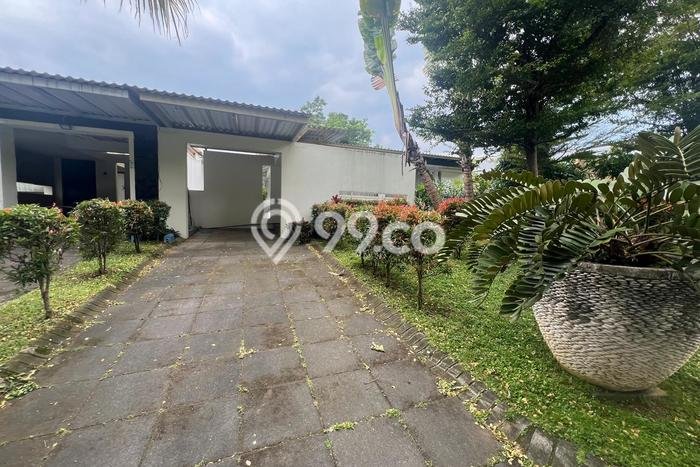 Vila Terawat Kawasan Prigen, Dimensi 360m2m², Lingkungan Tenang dan aman Vila Terawat Kawasan Prigen, Dimensi 360m2m², Lingkungan Tenang dan aman