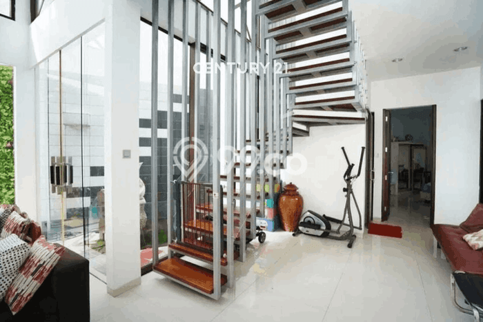Rumah Mewah LB 200m2 Siap Huni Desain Elegan di Bintaro, Tangerang Selatan Rumah Mewah LB 200m2 Siap Huni Desain Elegan di Bintaro, Tangerang Selatan
