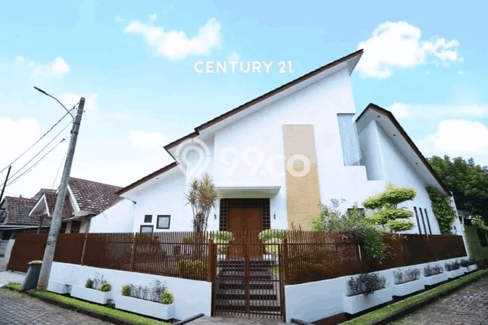Rumah Mewah LB 200m2 Siap Huni Desain Elegan di Bintaro, Tangerang Selatan Rumah Mewah LB 200m2 Siap Huni Desain Elegan di Bintaro, Tangerang Selatan