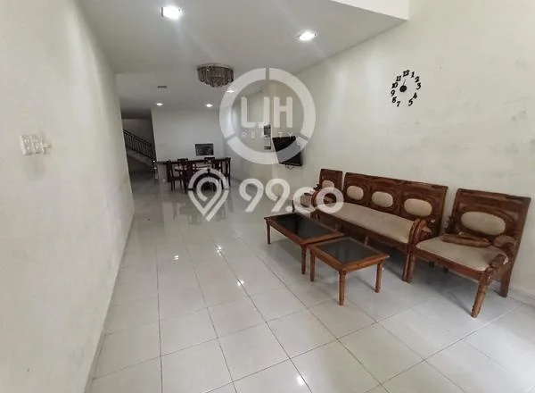 Disewakan! Rumah 4 Kamar Tidur &
3 Kamar Mandi di Batam Centre, Batam Disewakan! Rumah 4 Kamar Tidur &
3 Kamar Mandi di Batam Centre, Batam