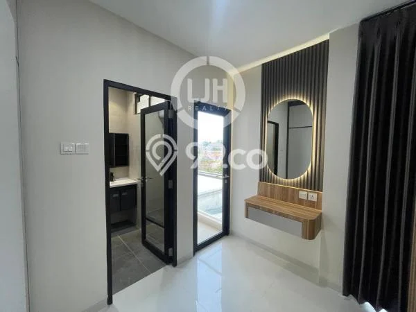Hunian Mewah LB 190m2 Siap Huni Desain Elegan di Batam Centre, Batam Hunian Mewah LB 190m2 Siap Huni Desain Elegan di Batam Centre, Batam