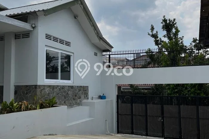 PENAWARAN EKSKLUSIF! Rumah kawasan Bondongan, 3 KT, Lingkungan Elite, Luas 280m2m² Bangunan 140m2m² PENAWARAN EKSKLUSIF! Rumah kawasan Bondongan, 3 KT, Lingkungan Elite, Luas 280m2m² Bangunan 140m2m²