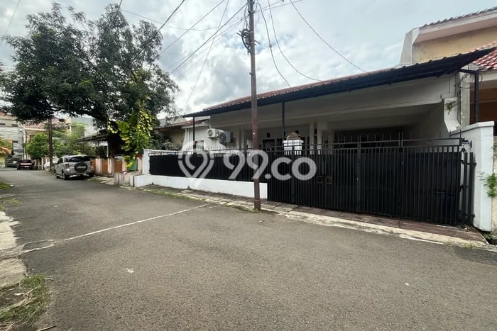 Ready to Use! Luxury House LT 286m2 Desain Elegan di Pondok Bambu Ready to Use! Luxury House LT 286m2 Desain Elegan di Pondok Bambu