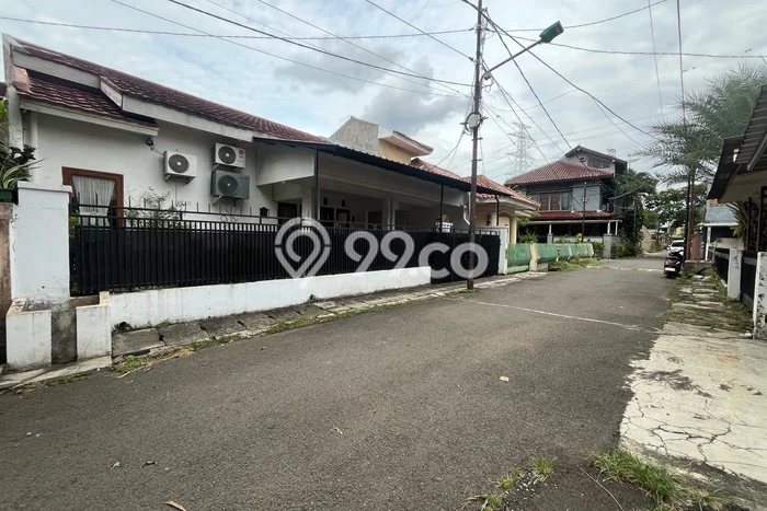 Ready to Use! Luxury House LT 286m2 Desain Elegan di Pondok Bambu Ready to Use! Luxury House LT 286m2 Desain Elegan di Pondok Bambu