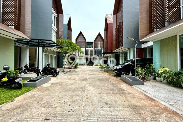 For Sale! Premium House LT 151m2 Desain Elegan di Jati Padang For Sale! Premium House LT 151m2 Desain Elegan di Jati Padang