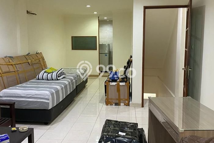 Rumah Mewah LB 75m2 Siap Pakai Desain Elegan di Taman Cosmos, Jakarta Barat Rumah Mewah LB 75m2 Siap Pakai Desain Elegan di Taman Cosmos, Jakarta Barat