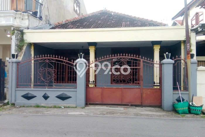 Lokasi terbaik! Rumah siap pakai dikontrakkan di Laweyan LB 90m2 Lokasi terbaik! Rumah siap pakai dikontrakkan di Laweyan LB 90m2