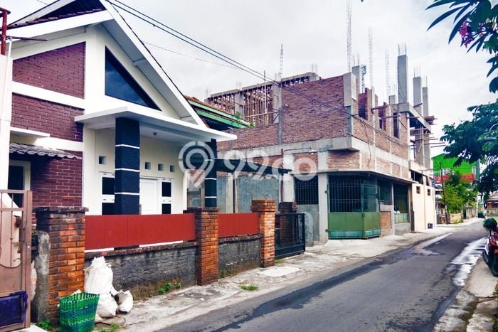 Rumah Strategis Minimalis Lb 100m2 di Jebres, Surakarta Rumah Strategis Minimalis Lb 100m2 di Jebres, Surakarta