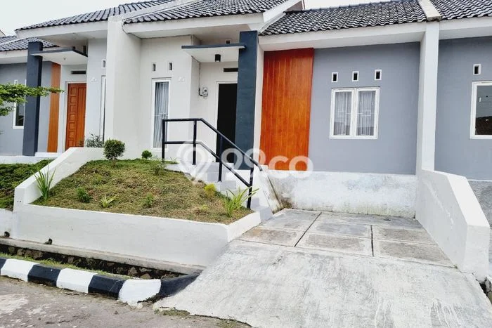 Dijual Rumah Siap Huni di Gondangrejo Karanganyar Harga Rp 356 Juta LT 84m2 Dijual Rumah Siap Huni di Gondangrejo Karanganyar Harga Rp 356 Juta LT 84m2