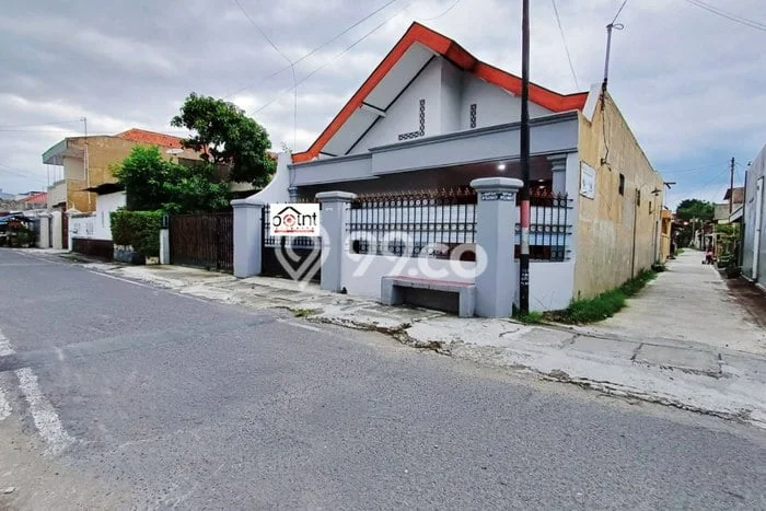 Lokasi terbaik! Rumah siap pakai disewakan di Serengan LB 100m2 Lokasi terbaik! Rumah siap pakai disewakan di Serengan LB 100m2