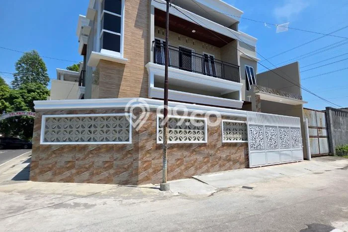 Hunian Mewah Siap Huni LT 166m2 di Laweyan, Surakarta Hunian Mewah Siap Huni LT 166m2 di Laweyan, Surakarta
